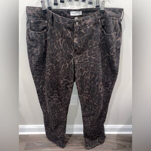 Abercrombie & Fitch Curve Love 90's Straight MidRise Cheetah Print Jeans Size 35